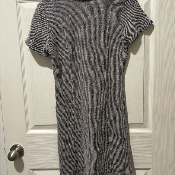 🖤 Preloved Zara Ribbed Button-Down Mini Dress 🖤 - Picture 3 of 5